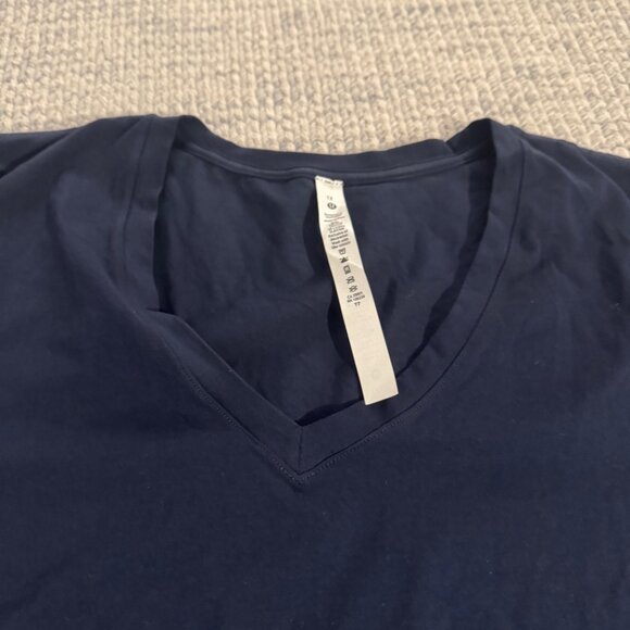 NWT Lululemon Love V neck Tee sz 12 Navy - Picture 2 of 2